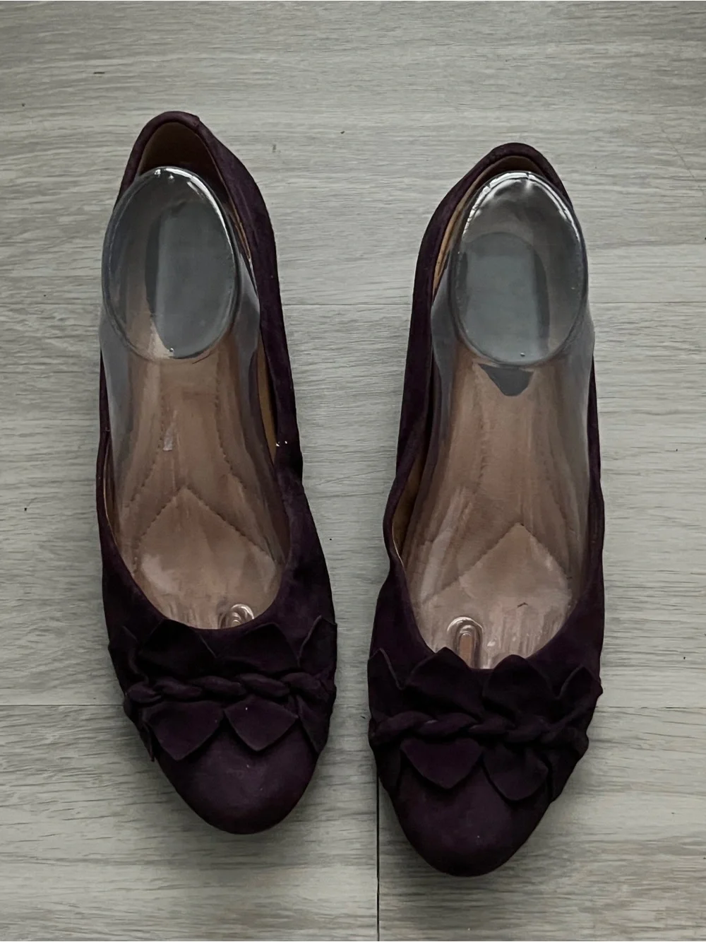 Earth Women’s Plum Purple Suede Low Wedge Floral Detail Size 10